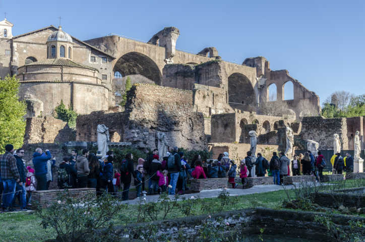 65 - Italia - Roma - Foro Romano - Casa de Las Vestales